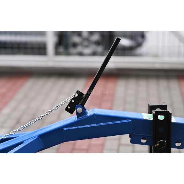 Chargeur pour le relevage arrière du tracteur 4FARMER