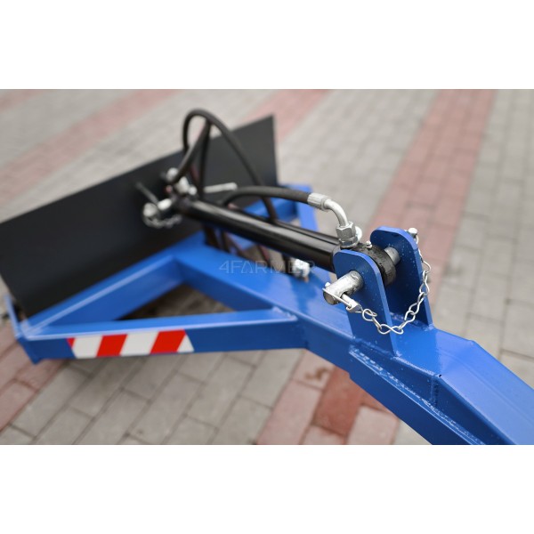 Hydraulický nakladač pro zadní závěs traktoru 4FARMER