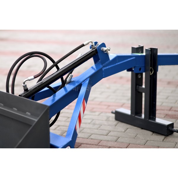 Hydraulischer Lader für den Heckkraftheber des 4FARMER-Traktors