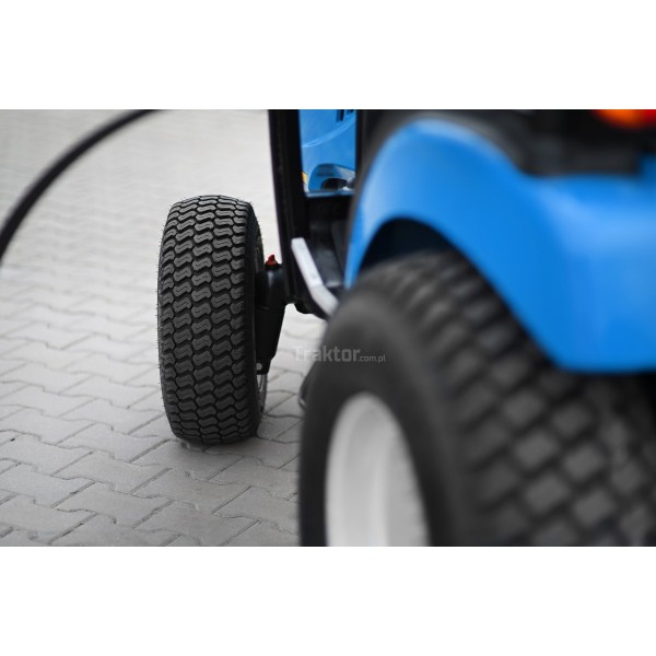 LS-Traktor XJ25 HST mit Kabine und Grasreifen