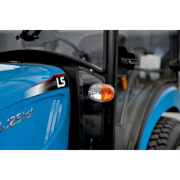 Tracteur LS XJ25 HST avec cabine et pneus herbe