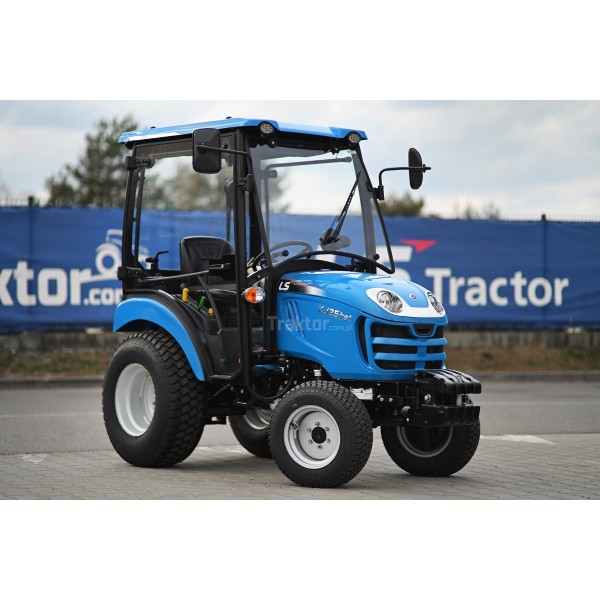 Tracteur LS XJ25 HST avec cabine et pneus herbe