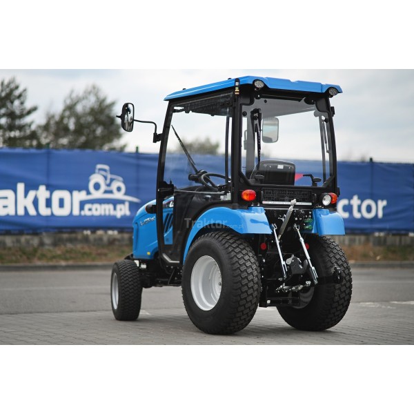 Tracteur LS XJ25 HST avec cabine et pneus herbe