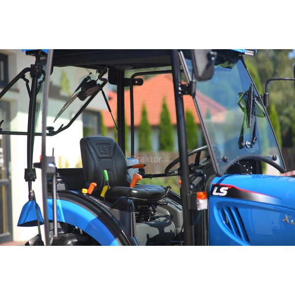 Traktor LS Traktor XJ25 HST / CAB / TUR | názory | video | data cena