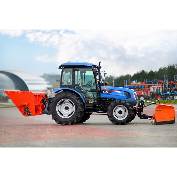 LS Traktor XU6168 mit Pflug und Streuer | Preis | Details |