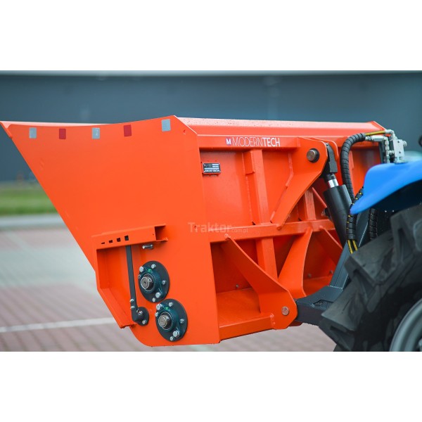 Traktor LS XU6168 s pluhem a rozmetadlem | cena | podrobnosti |