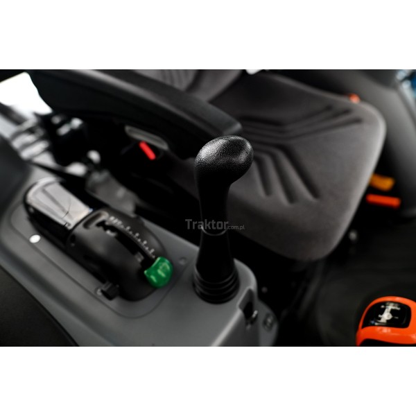 Ciągnik LS Tractor XU6168 z pługiem i posypywarką | cena | dane |