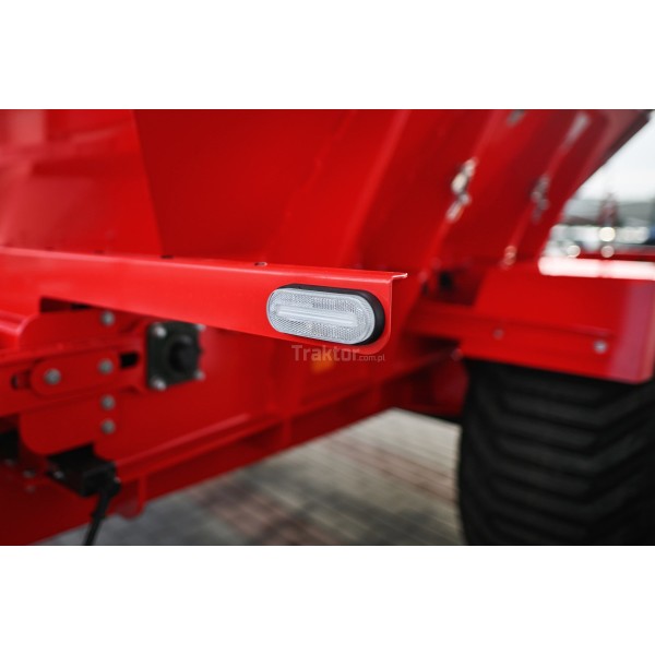 Trailed fertilizer spreader N062/1 Lisicki