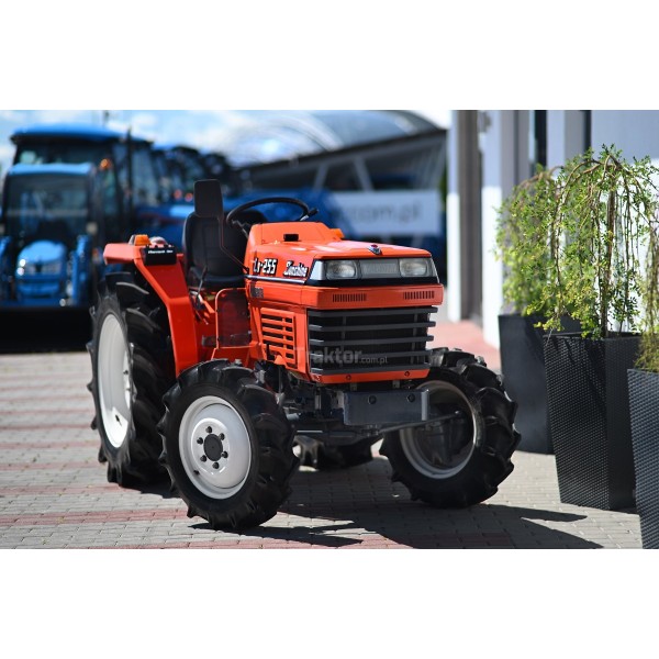Kubota L1-255D 4x4 - 25KM