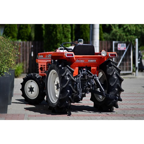 Kubota L1-255D 4x4 - 25KM
