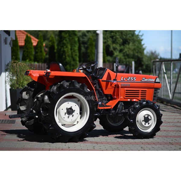Kubota L1-255D 4x4 - 25 km