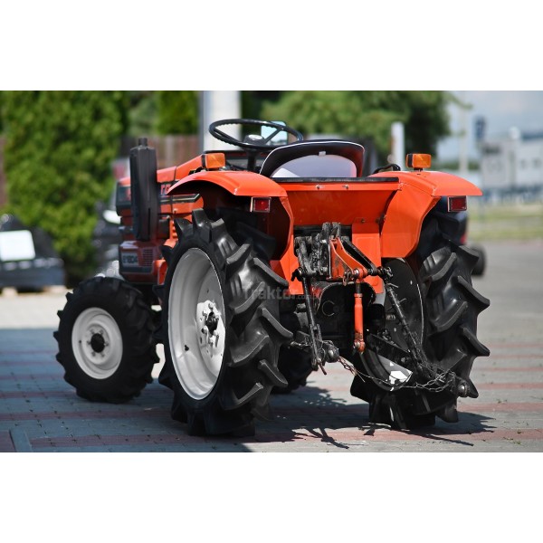 Hinomoto E1804D 4x4 - 18 km