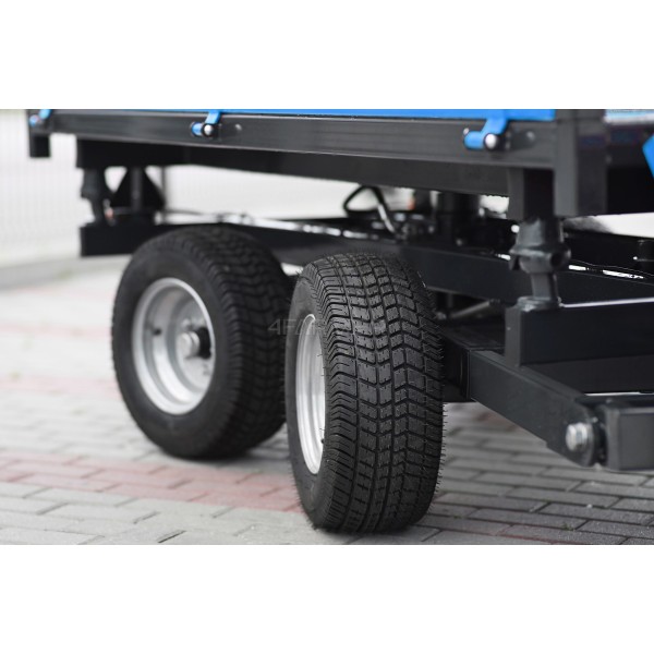 Two-axle agricultural trailer 2.5T with tipper and steering axle 4FARMER