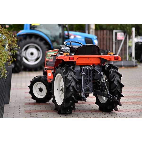 Hinomoto N179D 4x4 - 18KM | Traktor.com.pl