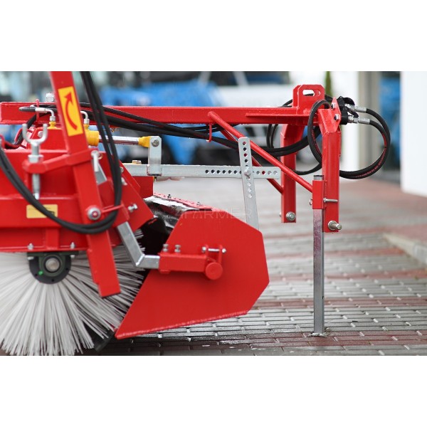 Zametací stroj 150 cm na traktor s košom a bočnou kefou 4FARMER