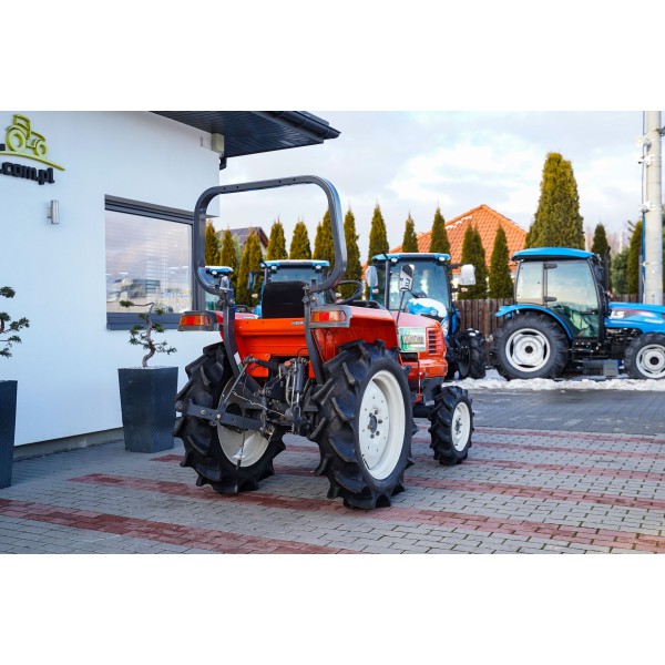 Hinomoto NX240D 4x4 - 24 km (Kubota GL240D)