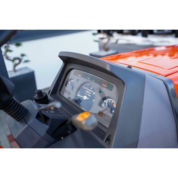 Hinomoto NX240D 4x4 - 24 km (Kubota GL240D)