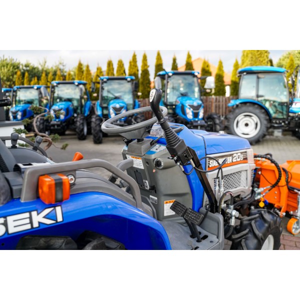 Iseki Sial Hunter THS20 4x4 - 20KM + pług do śniegu strzałkowy Vario 150 cm, hydrauliczny (TUZ) 4FARMER