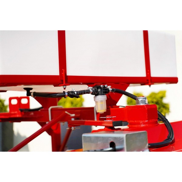 Barredora de 120 cm para tractor con cesta y recipiente de riego 4FARMER