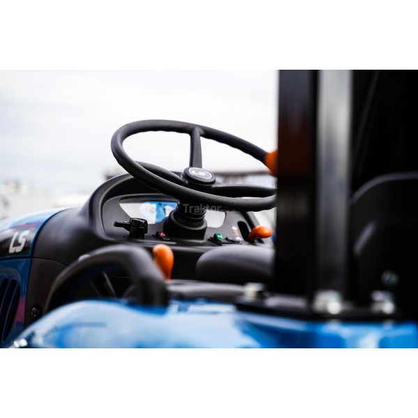LS-Traktor XJ25 HST