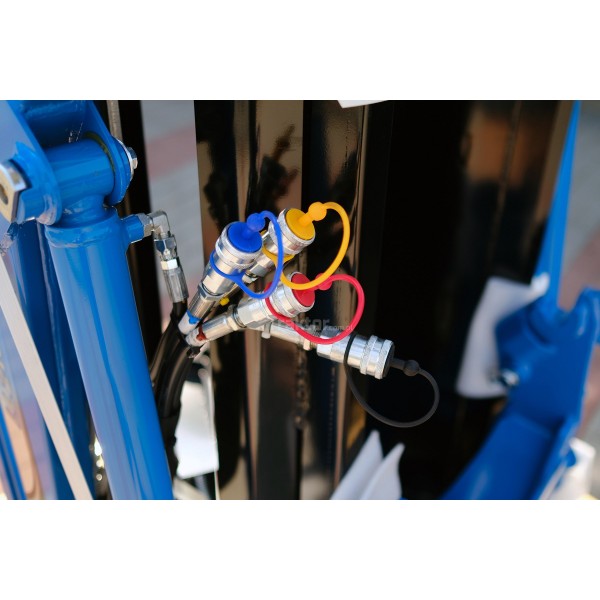 Chargeur frontal LS LL2101 pour le tracteur LS Tractor XJ25