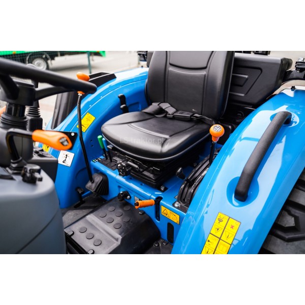 LS Tractor MT3.40 MEC con neumáticos industriales