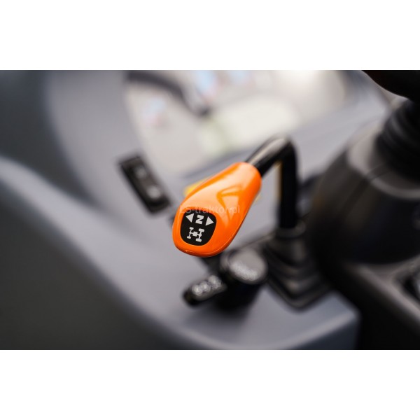 LS Tractor MT3.40 MEC con neumáticos industriales