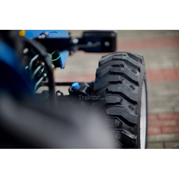 LS Traktor MT3.40 HST s priemyselnými pneumatikami