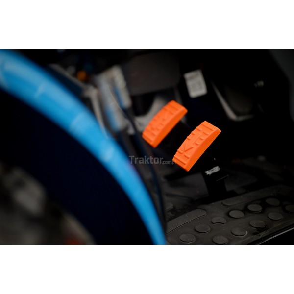 LS Traktor MT3.40 HST s priemyselnými pneumatikami
