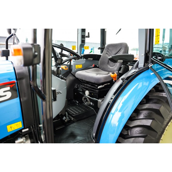 LS Traktor MT3.40 MEC s kabínou a priemyselnými pneumatikami