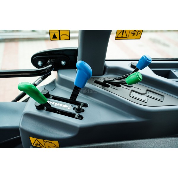 LS Traktor MT3.40 MEC s kabínou a priemyselnými pneumatikami