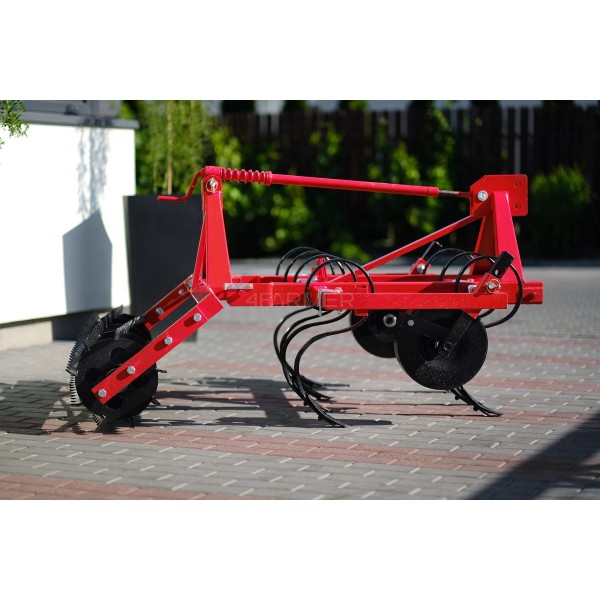 Cultivator 120 with a 4FARMER string roller