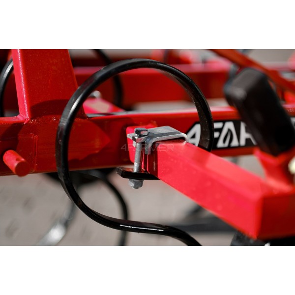 Cultivateur 120 avec rouleau à ficelle 4FARMER