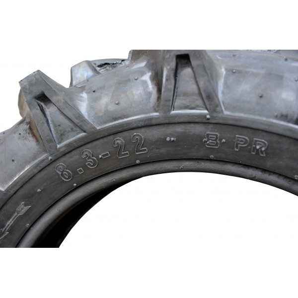Poľnohospodárska pneumatika 8,3-22 8PR - vysoký dezén