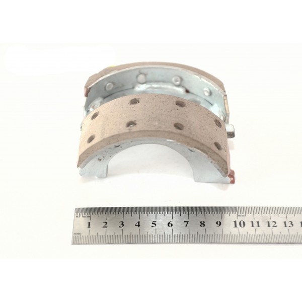 CONJUNTO DE ZAPATAS DE FRENO Zapatas de freno derechas Mitsubishi VST MT180/222/270