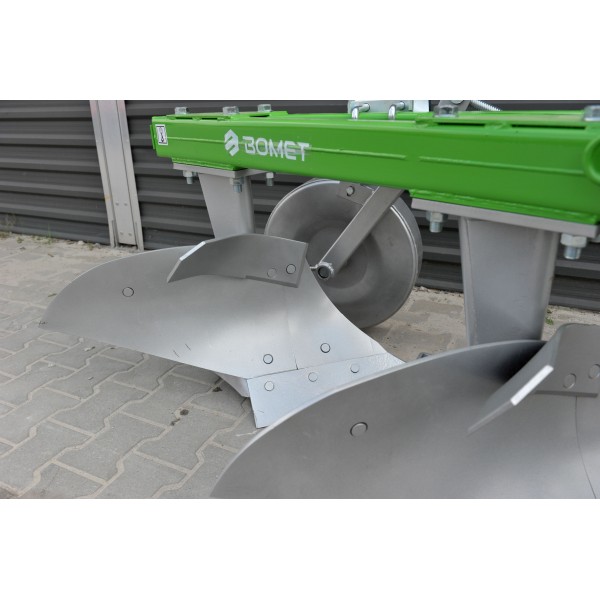 BOMET Dreischarenpflug mit Cat II Dreipunktanbau
