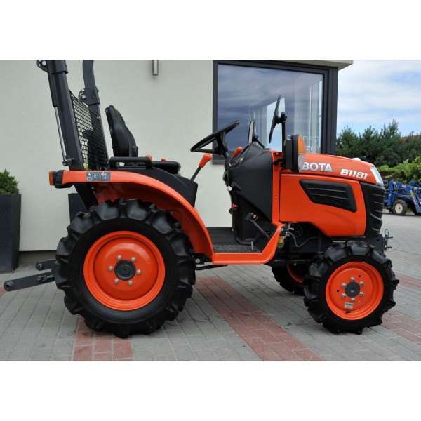 Ciągnik Kubota B1181 | opinie | video | dane | cena