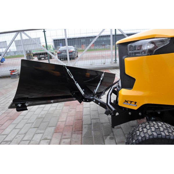Sněžný pluh pro traktorovou sekačku Cub Cadet XT 4FARMER se záběrem 120 cm