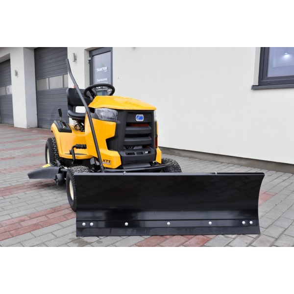 Sněžný pluh pro traktorovou sekačku Cub Cadet XT 4FARMER se záběrem 120 cm