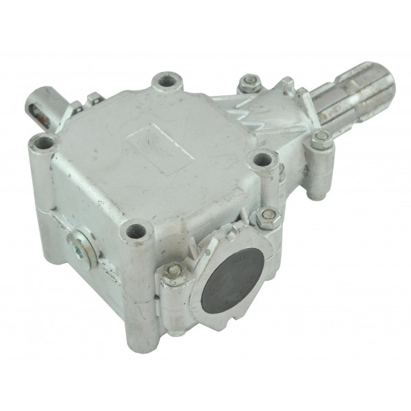Bevel gear 1: 1.35 for spreaders and sanders