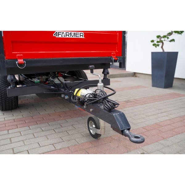 Remolque agrícola de dos ejes de 2,5 T con basculante eléctrico 4FARMER | Traktor.com.pl