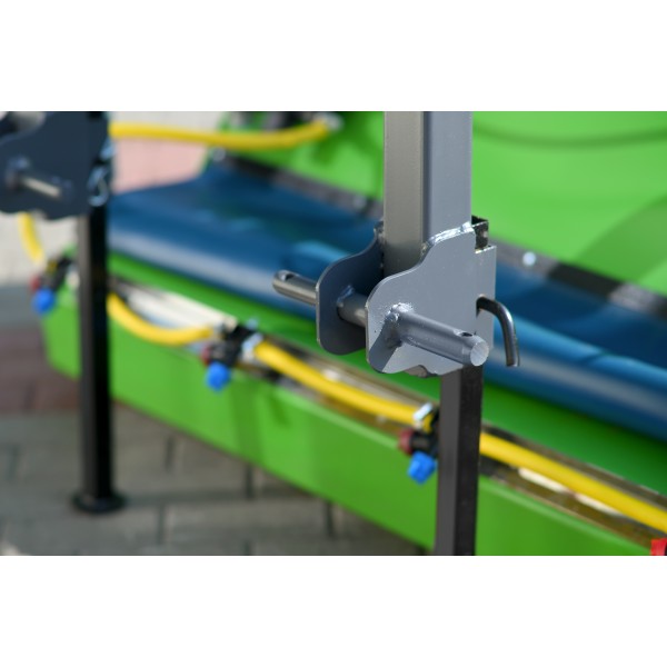 120 cm hydraulische Traktorkehrmaschine (Korb + Seitenbürste)