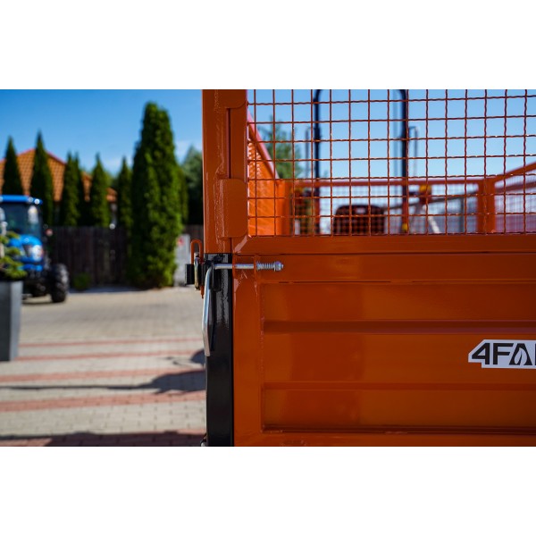 2.5T two-axle agricultural trailer with a tipper and mesh extensions 4FARMER | Traktor.com.pl