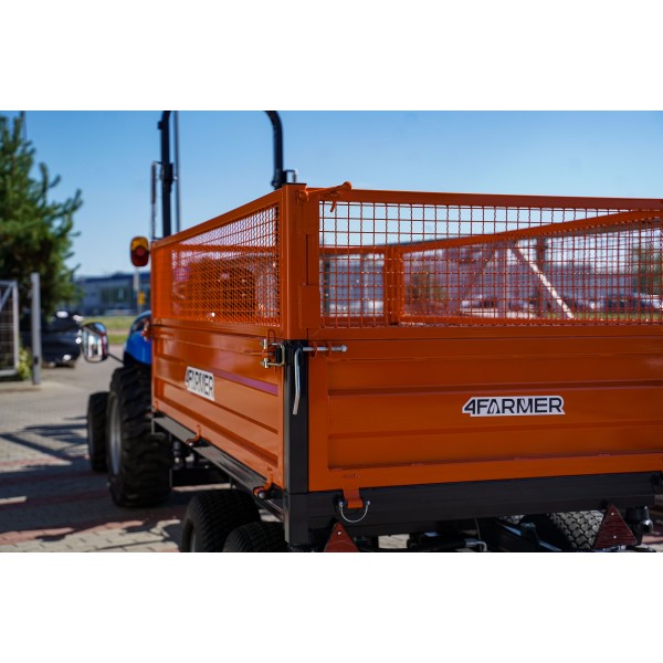 2,5-Tonnen-Zweiachs-Agraranhänger mit Kippmulde und Gitteraufsätzen 4FARMER | Traktor.com.pl