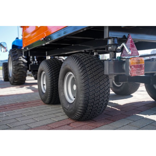 Przyczepa rolnicza dwuosiowa 2,5T z kiprem i nadstawkami z siatki 4FARMER | Traktor.com.pl