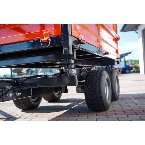 Przyczepa rolnicza dwuosiowa 2,5T z kiprem i nadstawkami z siatki 4FARMER | Traktor.com.pl