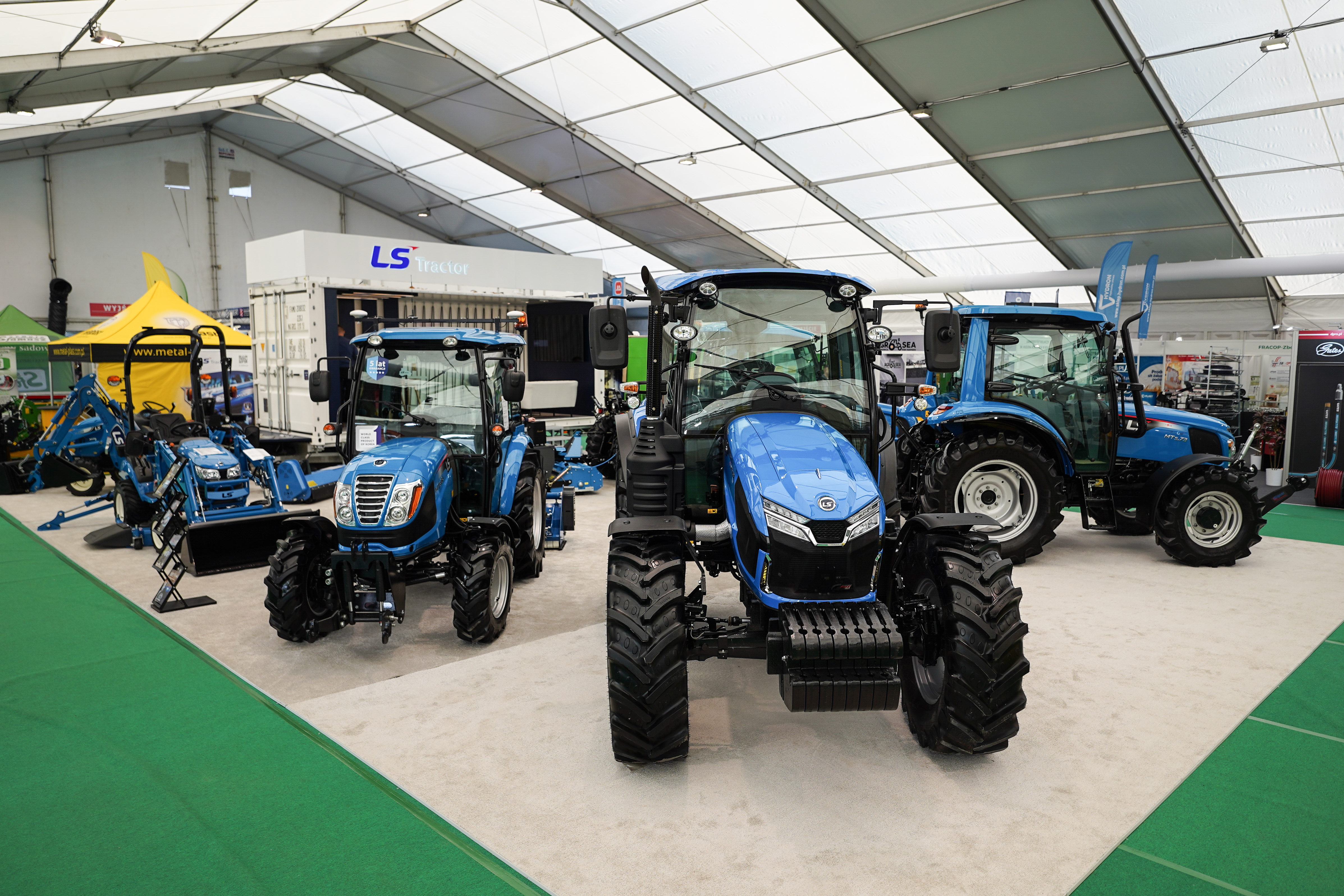 Débuts des tracteurs LS MT5 et MT7 à Agrotech Kielce 2024