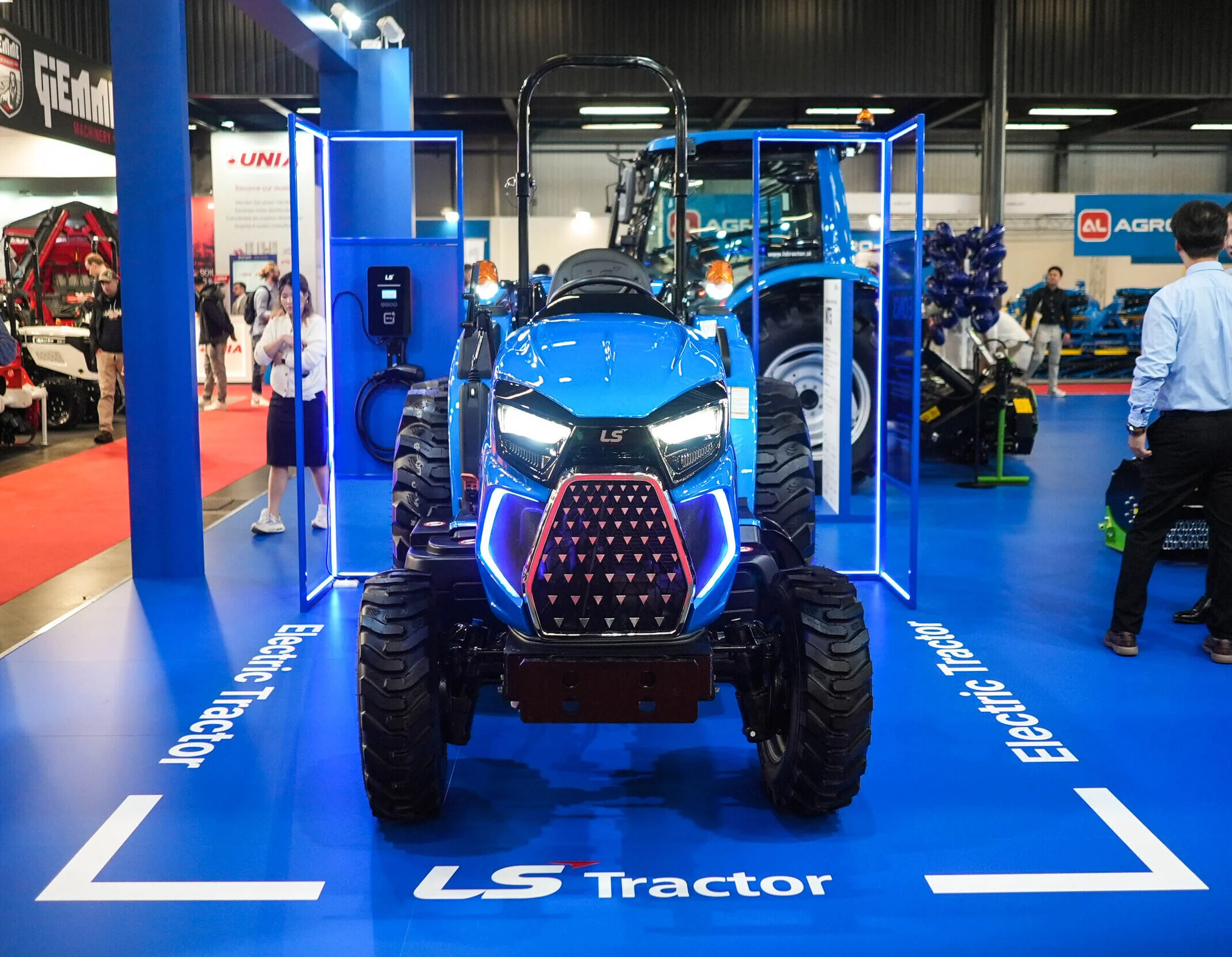 Premiere of the Electric Prototype EON3 - LS Tractor EIMA 2024 Fair in Bologna