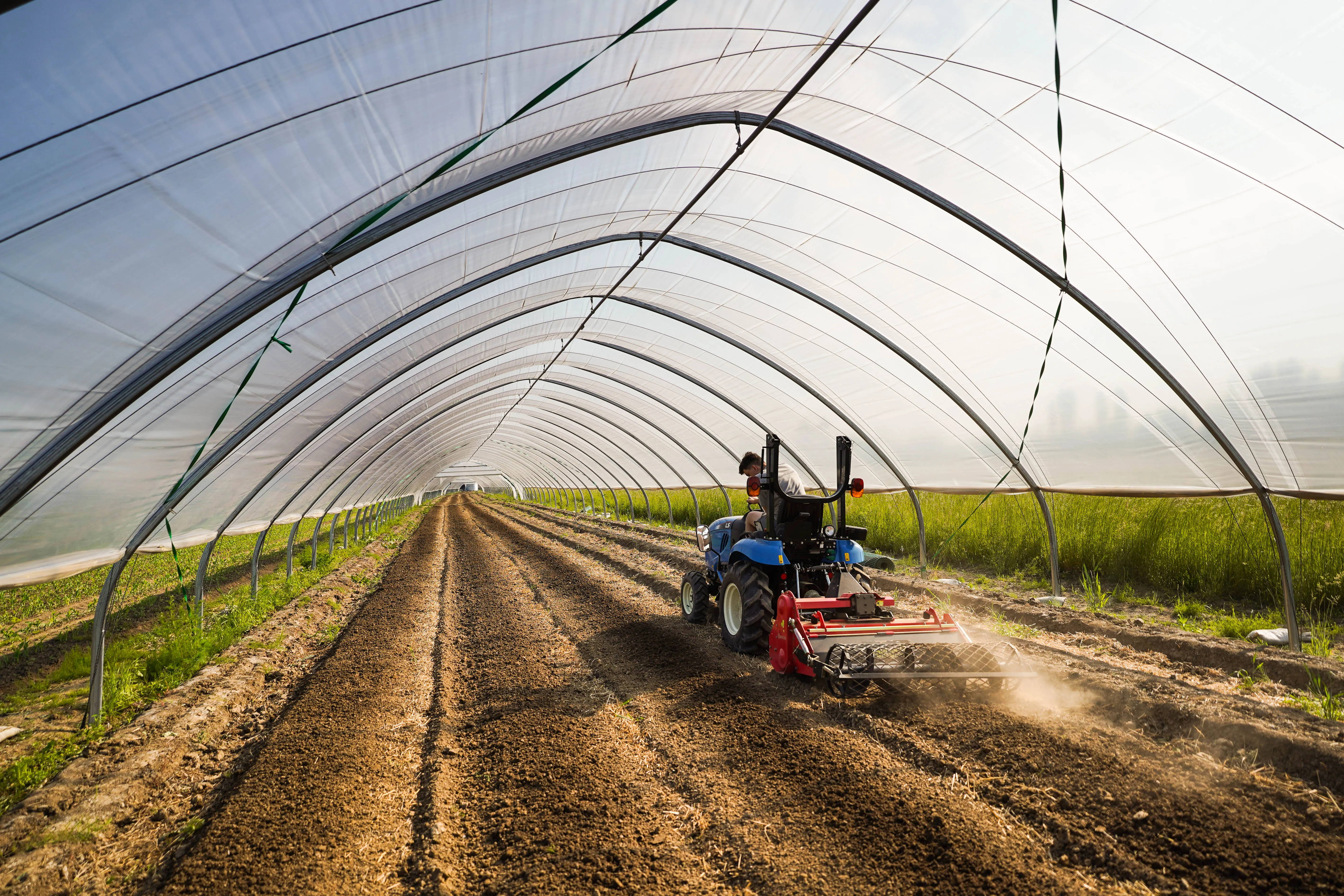 Traktoren auf Bauernhöfen und im Unternehmen – praktische Anwendungen