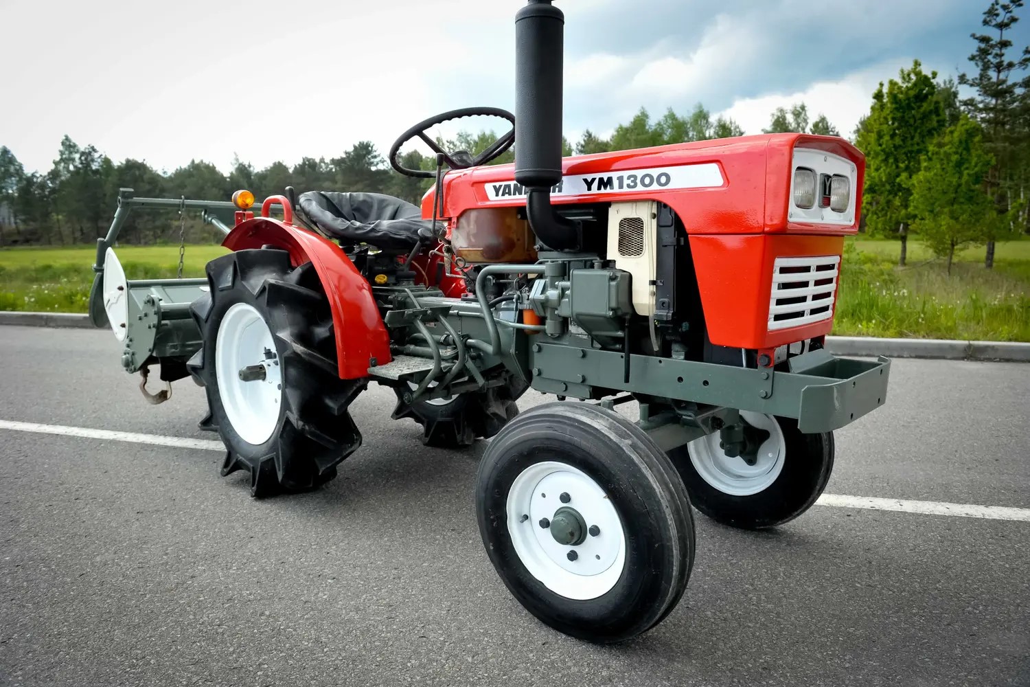 Yanmar YM1300 2x4 13KM with an original Japanese tiller, another classic from our company